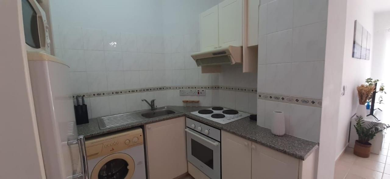 Limnaria Gardens - Superb Modern 1 Bed Apartment With Pool Views Paphos Eksteriør bilde